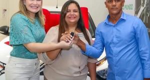 Na última quarta-feira, dia 29, a Prefeitura de Itaubal recebeu das mãos da Deputada Aline Gurgel um veículo 0 km destinado à Secretaria de Assistência Social, fruto de uma emenda de sua autoria.