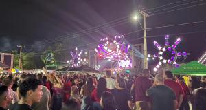 JÁ COMEÇOU!   O Carmo do Macacoari já está em festa! Hoje aconteceu o primeiro dia de muita música, vibração e alegria, e a vila já sentiu a energia tomar conta 