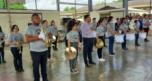 Banda Marcial de Itaubal faz apresentação na Escola Wilson Araújo