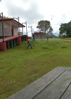  Limpeza no balneário da comunidade do Carmo do Macacoari