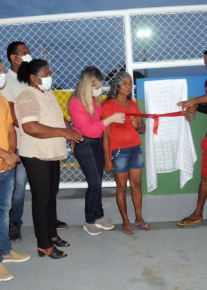 inaugurou a 1° Quadra Poliesportiva Municipal Veridiano Barbosa Toloza na comunidade de Carmo do Macacoari e Rio Jordão