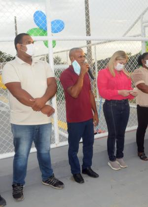inaugurou a 1° Quadra Poliesportiva Municipal Veridiano Barbosa Toloza na comunidade de Carmo do Macacoari e Rio Jordão