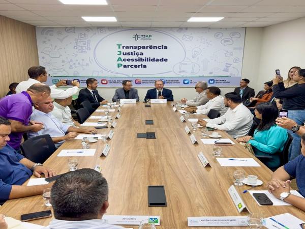 O prefeito de Itaubal, @jaisom.picanco, participou nesta quinta-feira (3), de uma importante reunião no Tribunal de Justiça do Amapá (@tjap.oficial), junto ao presidente da Corte, desembargador Jayme Ferreira, o juiz gestor de precatórios Nilton Bianchini